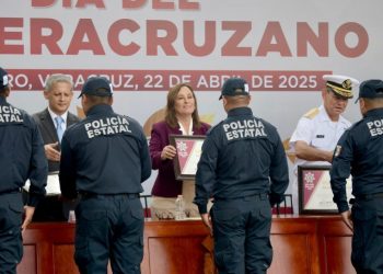 Cumple Rocío Nahle; inicia construcción de viviendas para policías veracruzanos