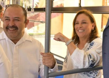 Clara Brugada rinde homenaje a Francia Márquez y le entrega las llaves de la Ciudad de México