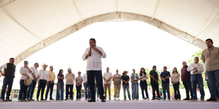 A combatir la plaga del gusano barrenador “entre todos”, llama gobernador desde Balancán
