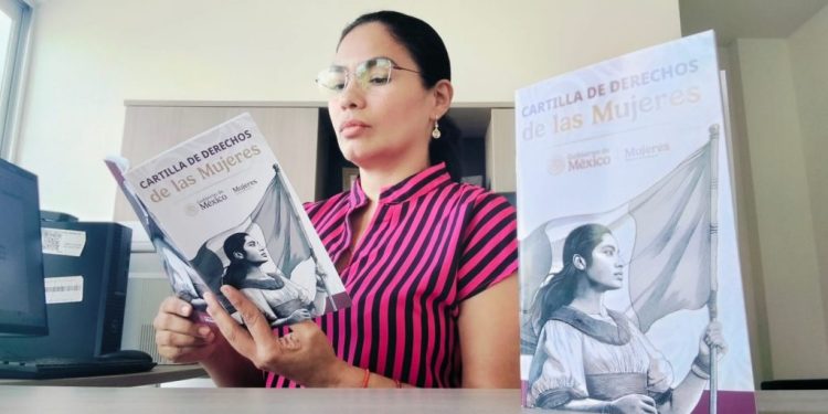 Tabasco recibe primer lote de cartillas de derechos de las mujeres