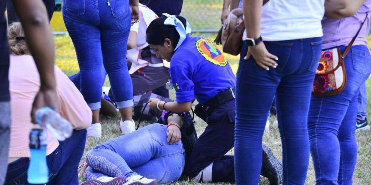 Torta habría causado intoxicación de porra de Emiliano Zapata en imposición de bandas