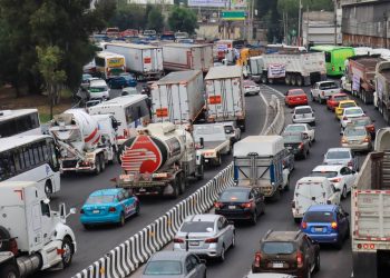 Gobierno del Edomex evita megamarcha de transportistas con diálogo