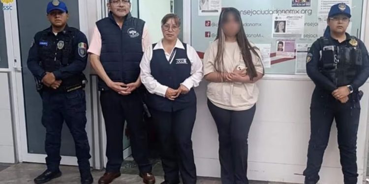 Rescatan a adolescente de Guadalajara que fue citada con engaños en terminal de autobuses de CDMX