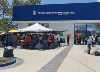 Alumnos del Tecnológico de Balancán cumplen tres días de protesta