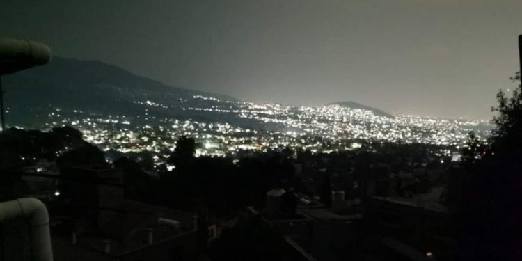 Apagón afecta a varias colonias de Cuauhtémoc; algunas ya recuperan el servicio