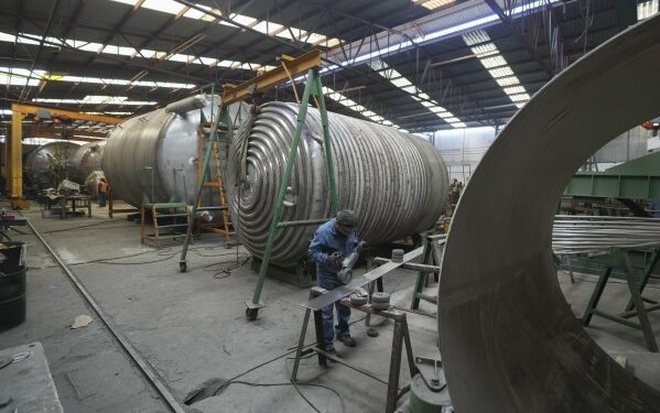 México busca reducir aranceles a automóviles, acero y aluminio en diálogo con EE.UU.