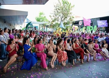 Embajadoras dan color a la inauguración de la Expo Encuentro Artesanal en City Center