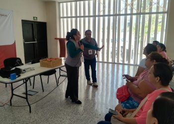 CAPACITA COPRISCAM A MANEJADORES DE ALIMENTOS PARA EVITAR RIESGOS SANITARIOS EN SEMANA SANTA