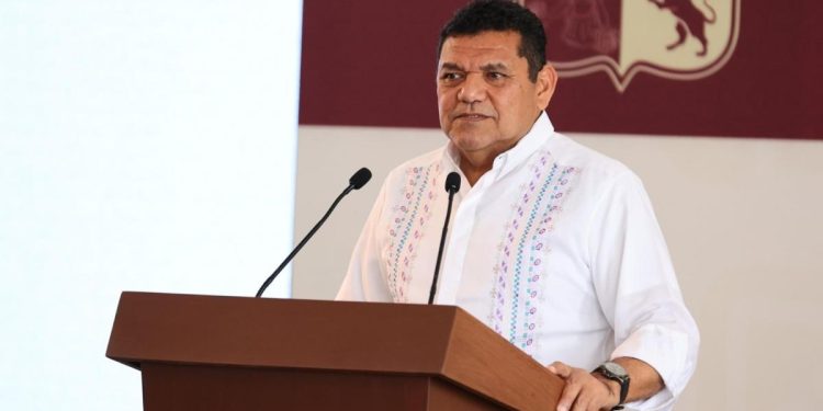 Javier May se mantiene en el último lugar del ranking Mitofsky de aprobación ciudadana