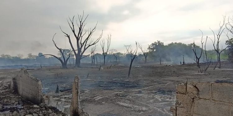 Controlado en un 97% incendio en ranchería Lázaro Cárdenas; continúa labor de enfriamiento