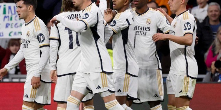 Real Madrid vence al Celta y sigue al acecho del liderato antes del clásico