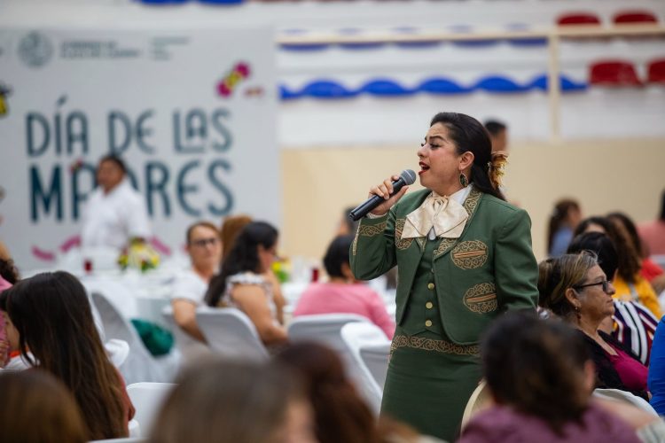 Estefanía Mercado celebra a las mamás trabajadoras del Ayuntamiento, “corazón de las familias y de Playa del Carmen”
