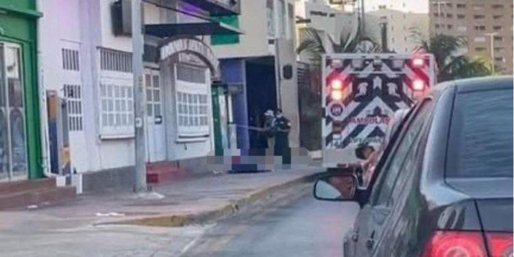 Ejecutan a un hombre durante riña en plena Zona Hotelera de Cancún; autoridades confirman que no es un Turista