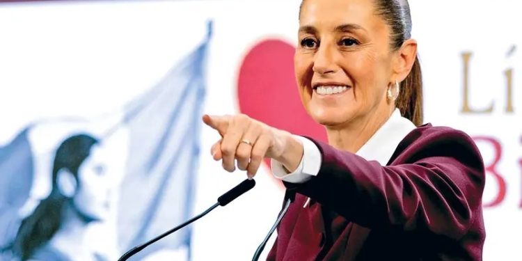 Claudia Sheinbaum pide investigar la presunta intervención de funcionarios en la entrega de acordeones a la ciudadanía