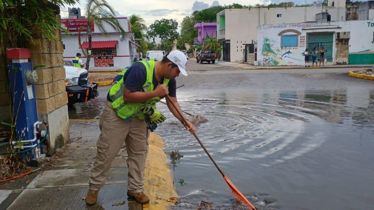 Activa Gobierno “Operativo Tormenta” para prevenir encharcamientos y garantizar seguridad en Playa del Carmen
