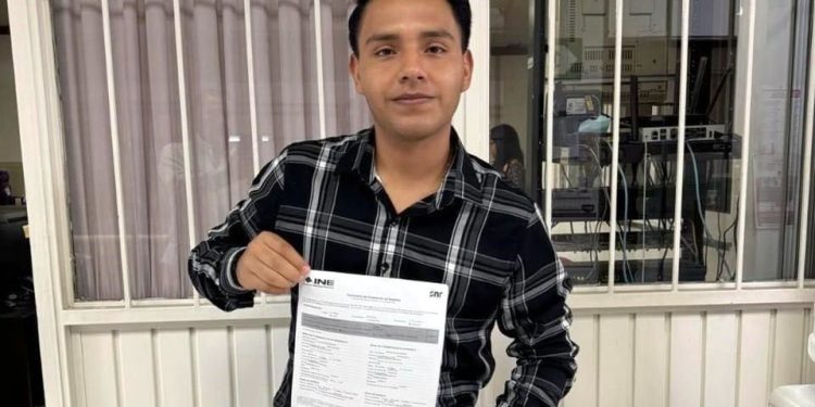 Hijo de candidato asesinado en Veracruz lo sustituye en la contienda por la alcaldía de Coxquihui