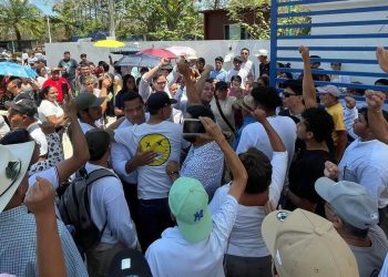 Con gallo universitario, estudiantes del ITSR celebran regreso a clases en Balancán