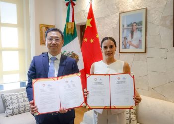 Ana Paty Peralta sostiene  reunión con autoridades de Zhuhai, China