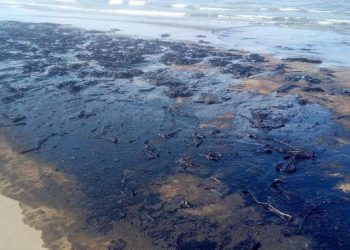 Cierran playas en Paraíso por presencia de hidrocarburo