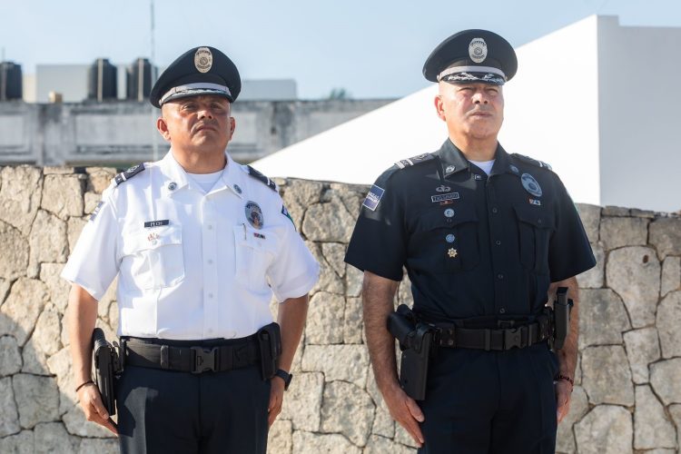 Estefanía Mercado le cumple a las y los policías de Playa del Carmen; anuncia la entrega de un bono económico
