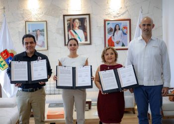 Ana Paty Peralta atestigua firma de convenio de la plataforma “PERGUB”