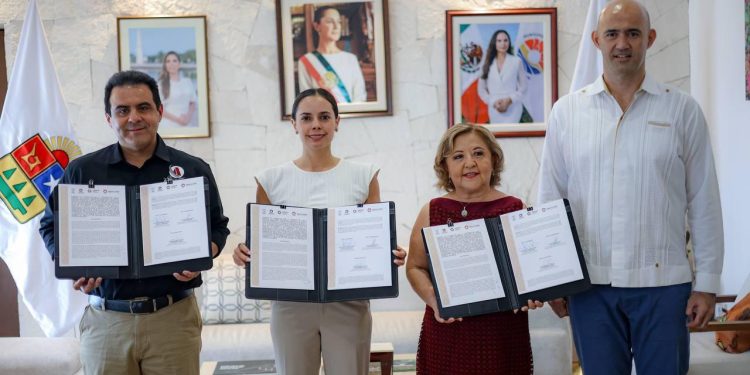 Ana Paty Peralta atestigua firma de convenio de la plataforma “PERGUB”