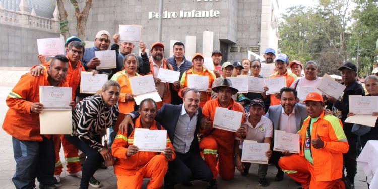 Vecinos participan en cruzada por el reciclaje en Cuajimalpa; Carlos Orvañanos va por premio Internacional