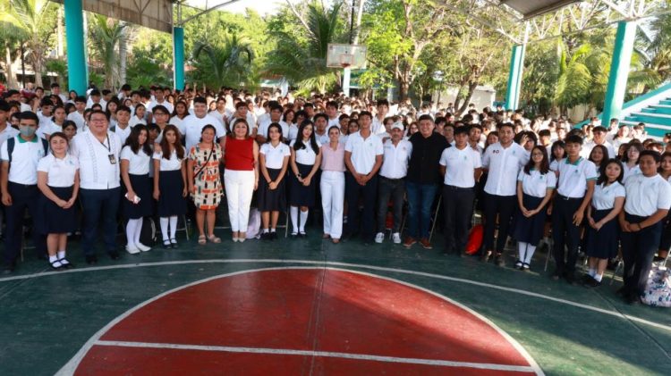 Autoridades de BJ llevan campaña de prevención contra las adicciones a las escuelas