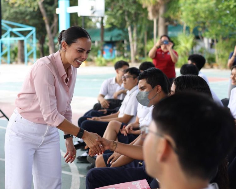 Autoridades de BJ llevan campaña de prevención contra las adicciones a las escuelas