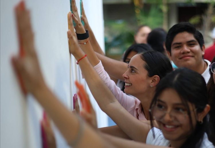 Autoridades de BJ llevan campaña de prevención contra las adicciones a las escuelas