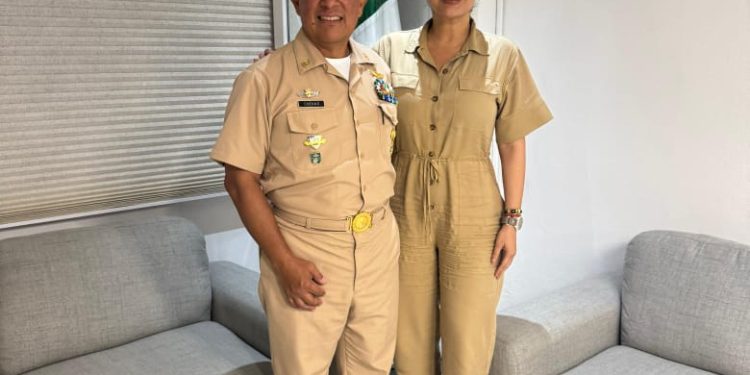 Estefanía Mercado fortalece coordinación con la Marina para garantizar la seguridad y reforzar la limpieza del sargazo en Playa del Carmen