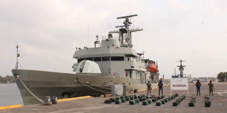 Armada de México aseguró 1.28 toneladas de cocaína frente a las costas de Michoacán