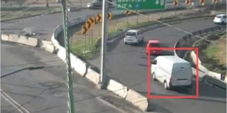 Detectan en Edomex otra camioneta usada en asesinato de colaboradores de Clara Brugada