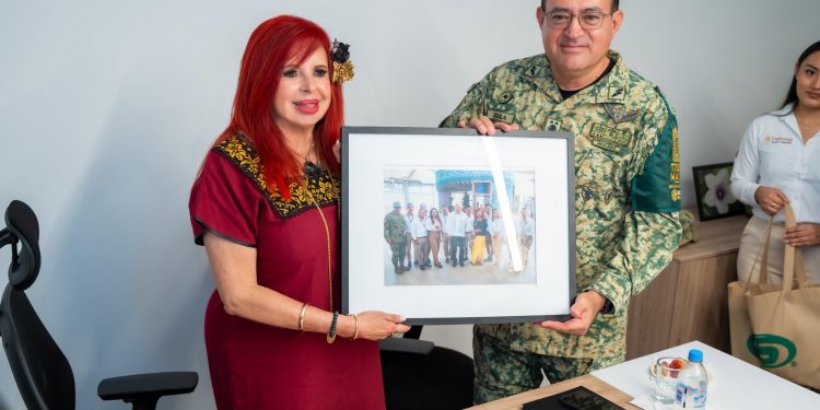 LAYDA SANSORES Y EL GENERAL ÓSCAR LOZANO EVALUARON LOS AVANCES DEL PROYECTO TREN LIGERO