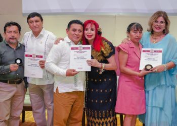 LAYDA SANSORES, GALARDONÓ A 220  DOCENTES CAMPECHANOS