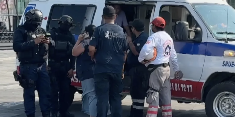 Dos accidentes por estructuras inestables dejan un herido y daños materiales en Veracruz