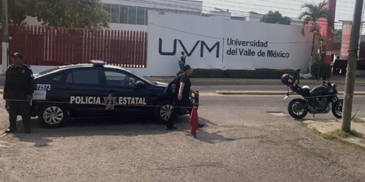 Crece el descontento contra CFE: vecinos de la colonia Del Bosque protestan por tercer día sin luz
