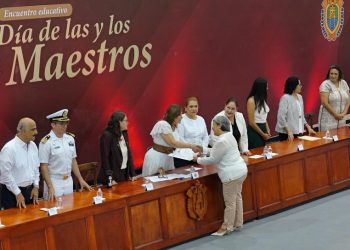 Veracruz reconoce a quienes enseñan no solo con libros, sino con el ejemplo