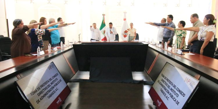 May toma protesta a Juan Molina como presidente del IAP Tabasco