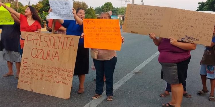 Habitantes de Ocuiltzapotlán bloquean la Frontera–Villahermosa por falta de agua potable
