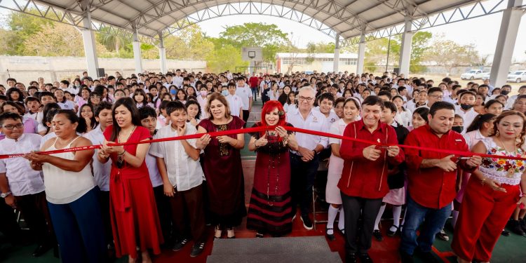 CONTINÚAN LAS MEJORAS A LA INFRAESTRUCTURA EDUCATIVA; LAYDA SANSORES, INAUGURÓ EL DOMO DE LA CANCHA DE LA SECUNDARIA TÉCNICA 27