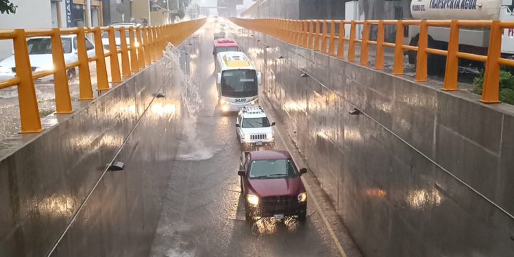 Inundaciones y apagones en Villahermosa tras tormenta eléctrica del frente frío 42