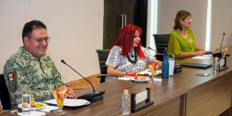 LAYDA SANSORES Y EL DIRECTOR GENERAL DEL TREN MAYA, ÓSCAR LOZANO ÁGUILA EVALUARON LOS AVANCES DEL PROYECTO TREN LIGERO