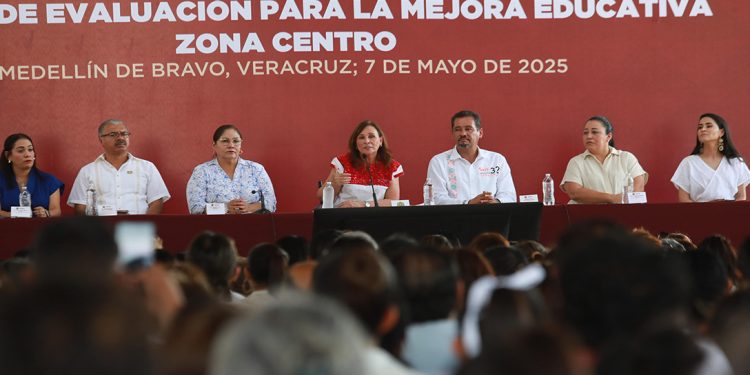 Diálogo educativo reúne a comunidad escolar y autoridades en Medellín