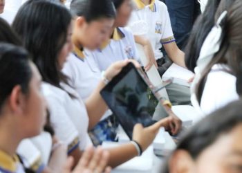 Exhiben a secundaria de Ocuiltzapotlán por cobrar 15 pesos por entrega de tabletas