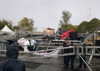 Colapsa escenario previo a concierto por el Día de las Madres en la Gustavo A. Madero