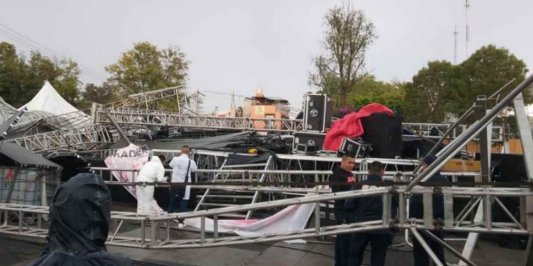 Colapsa escenario previo a concierto por el Día de las Madres en la Gustavo A. Madero