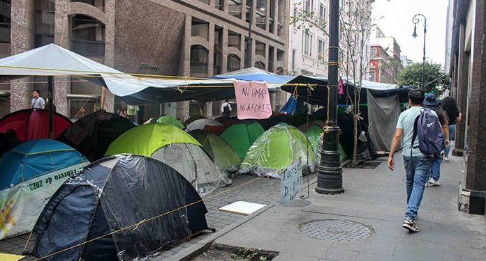 Maestros de la CNTE extienden bloqueos al Centro Histórico de la Ciudad de México
