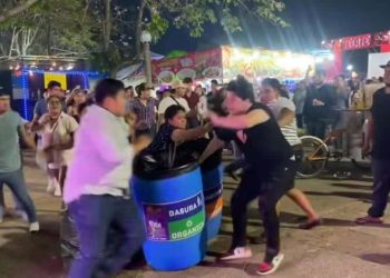 Jóvenes protagonizan pelea en la Feria Tabasco 2025; video se vuelve viral