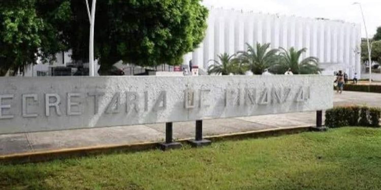 Señalan a Finanzas por no reconocer tarjeta de circulación que expide desde enero